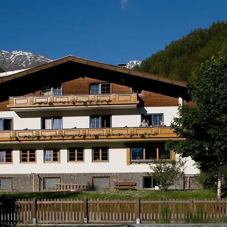 Guest house Alpina 3*